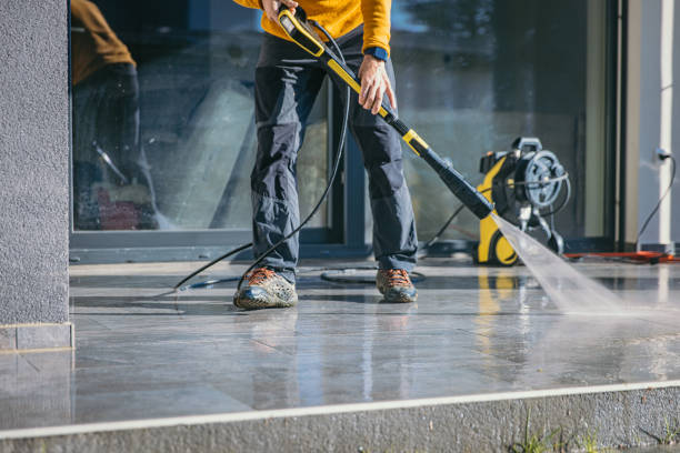 Best Pool Deck Cleaning  in Century, FL